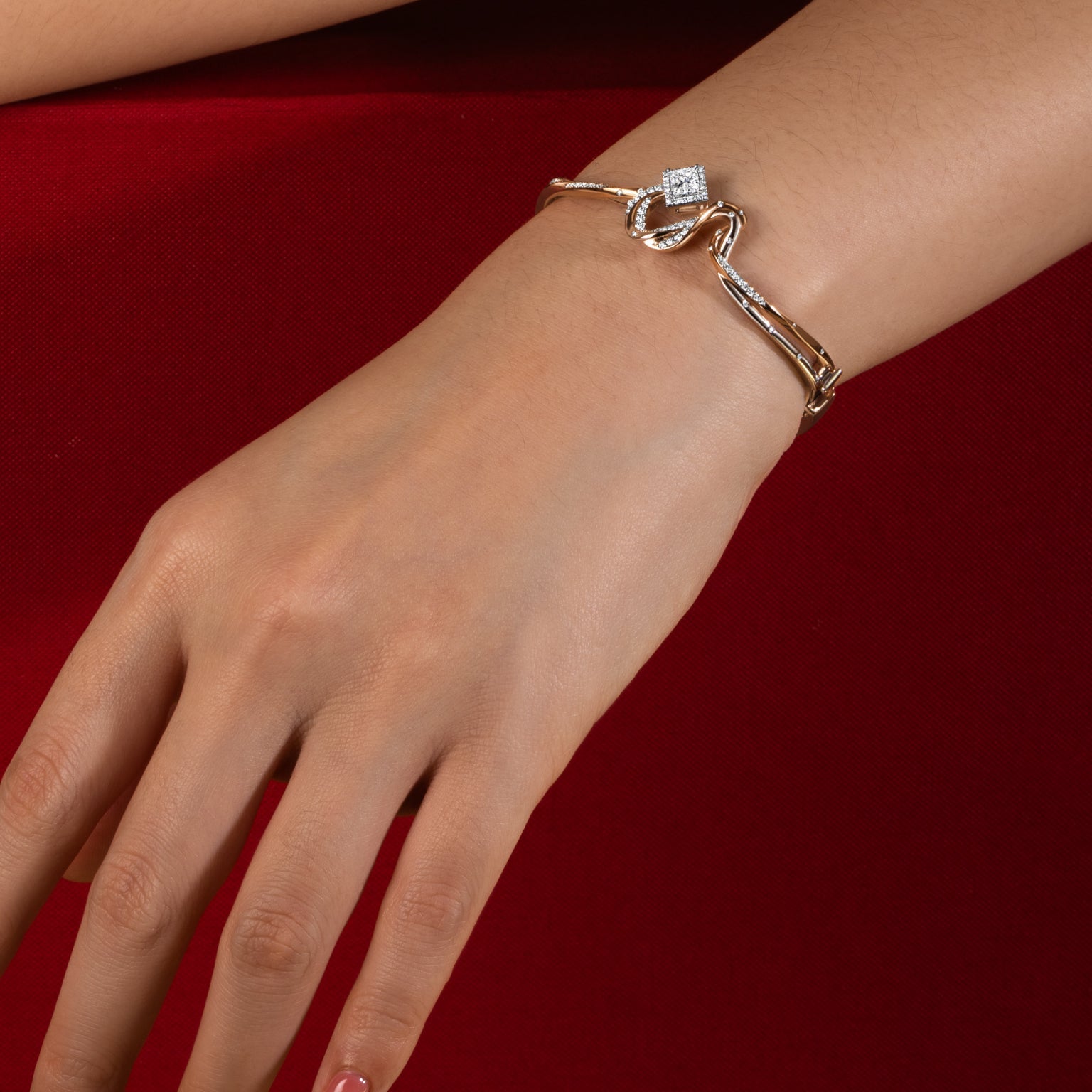 กำไลข้อมือเพชร Chinese New Year Spiral of Harmony Princess Bangle