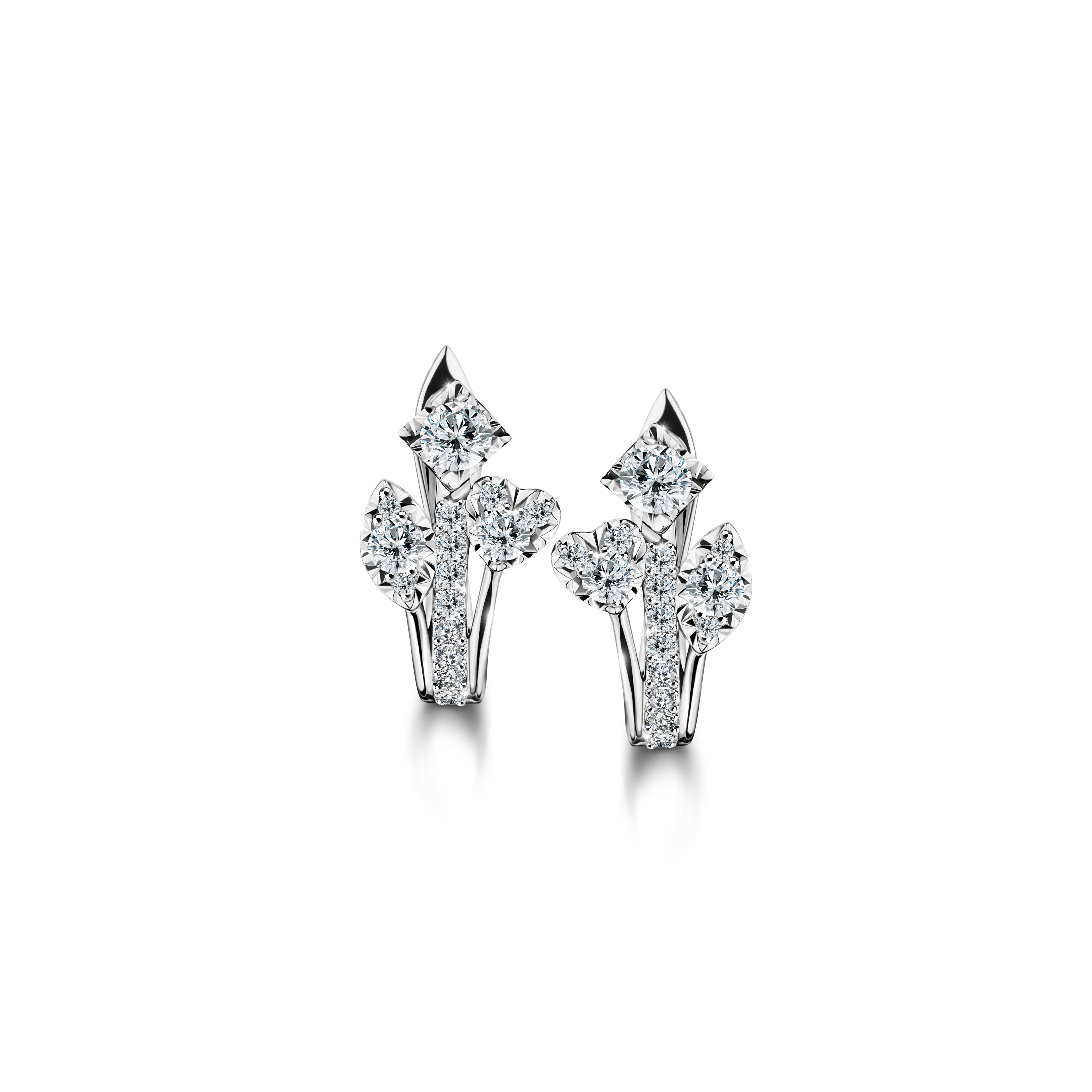 ต่างหูเพชร Three Diamonds Wave Earrings