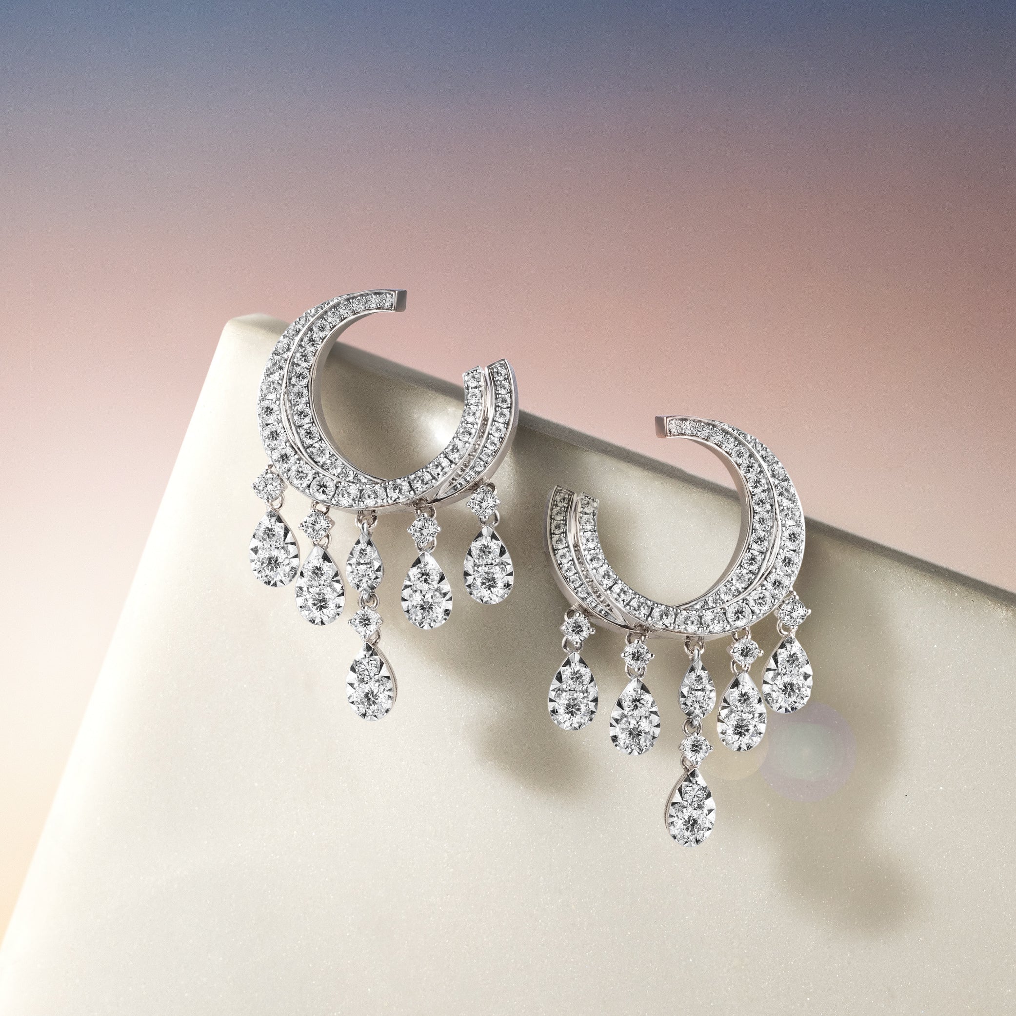 ต่างหูเพชร Larme d'Amour Lunar Chandelier Earrings