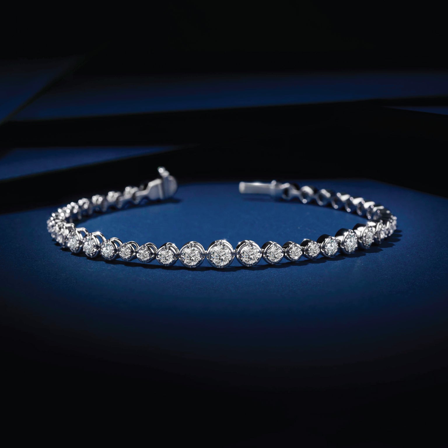 สร้อยข้อมือเพชร The Serene Symphony Diamondline Bracelet