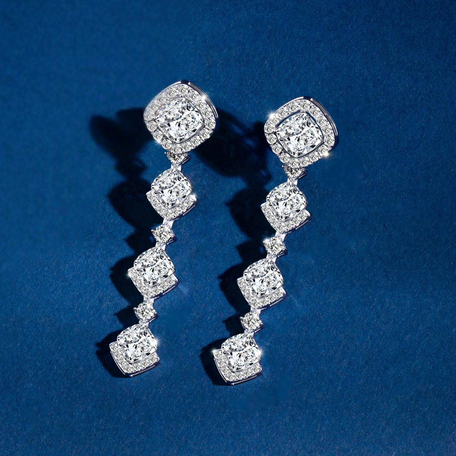 ต่างหูเพชร Centennial 90 Facets Diamond Earrings (Certificate: HRD)