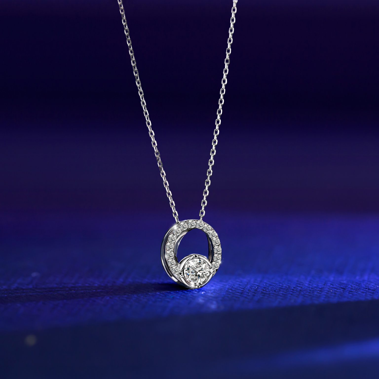 จี้เพชร The Gleaming Spheroid Pendant