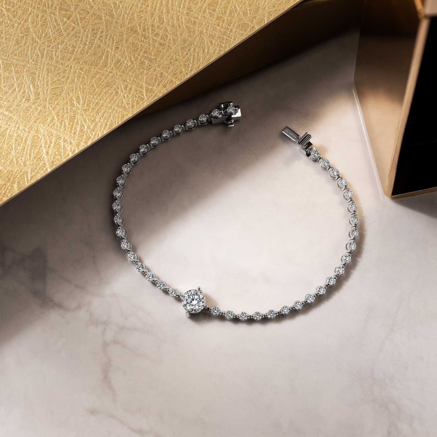 The Excellence Lifestyle Bracelet (Certificate: GIA)