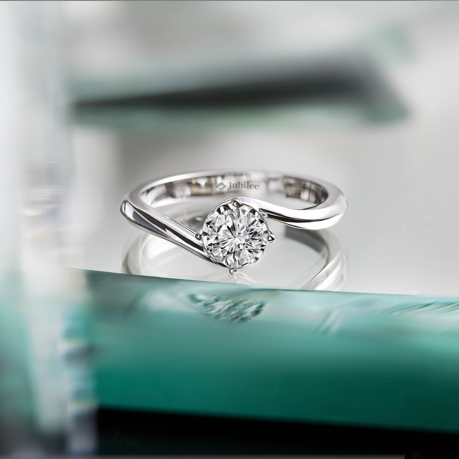 แหวนเพชร Solitaire Pure Serenity Ring