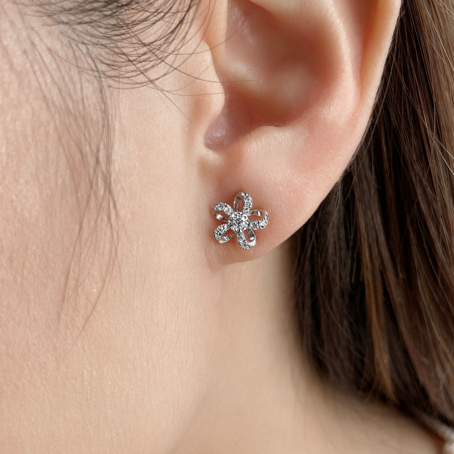 Gentle Flowers Earrings Diamond Earrings