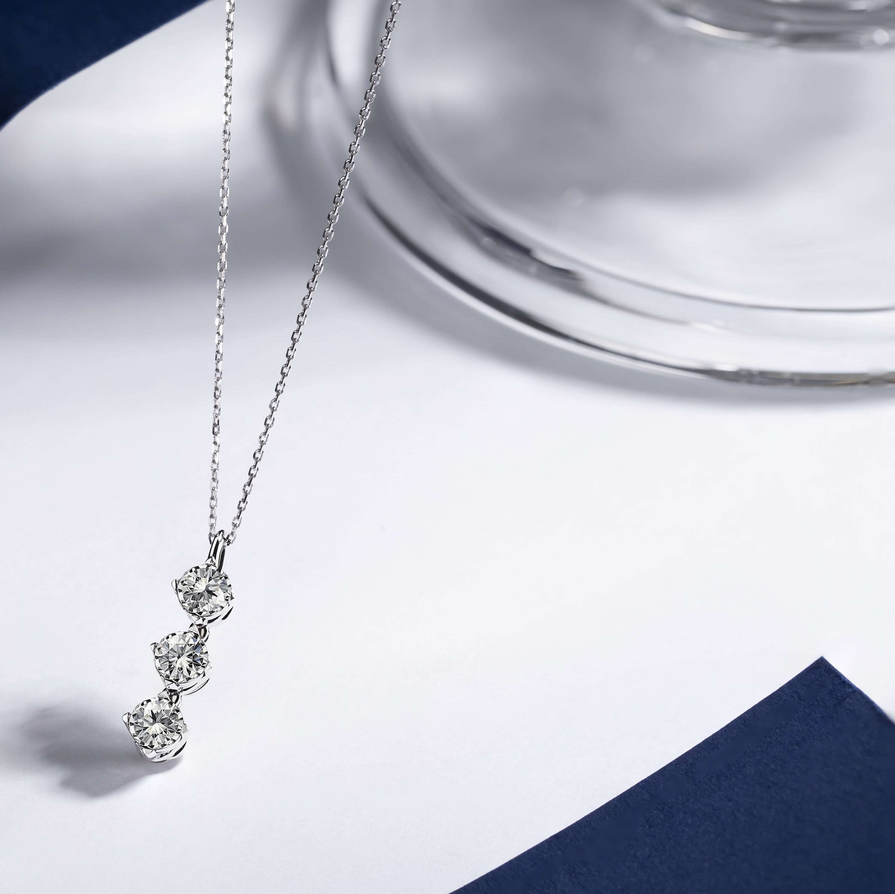 จี้เพชร Forevermark Setting 3-stone Pendant