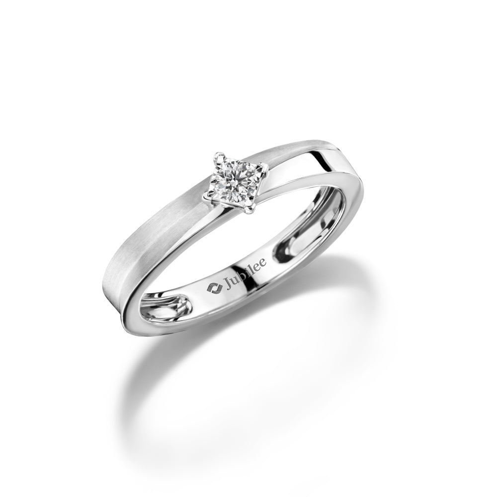 Dazzling Single Ring