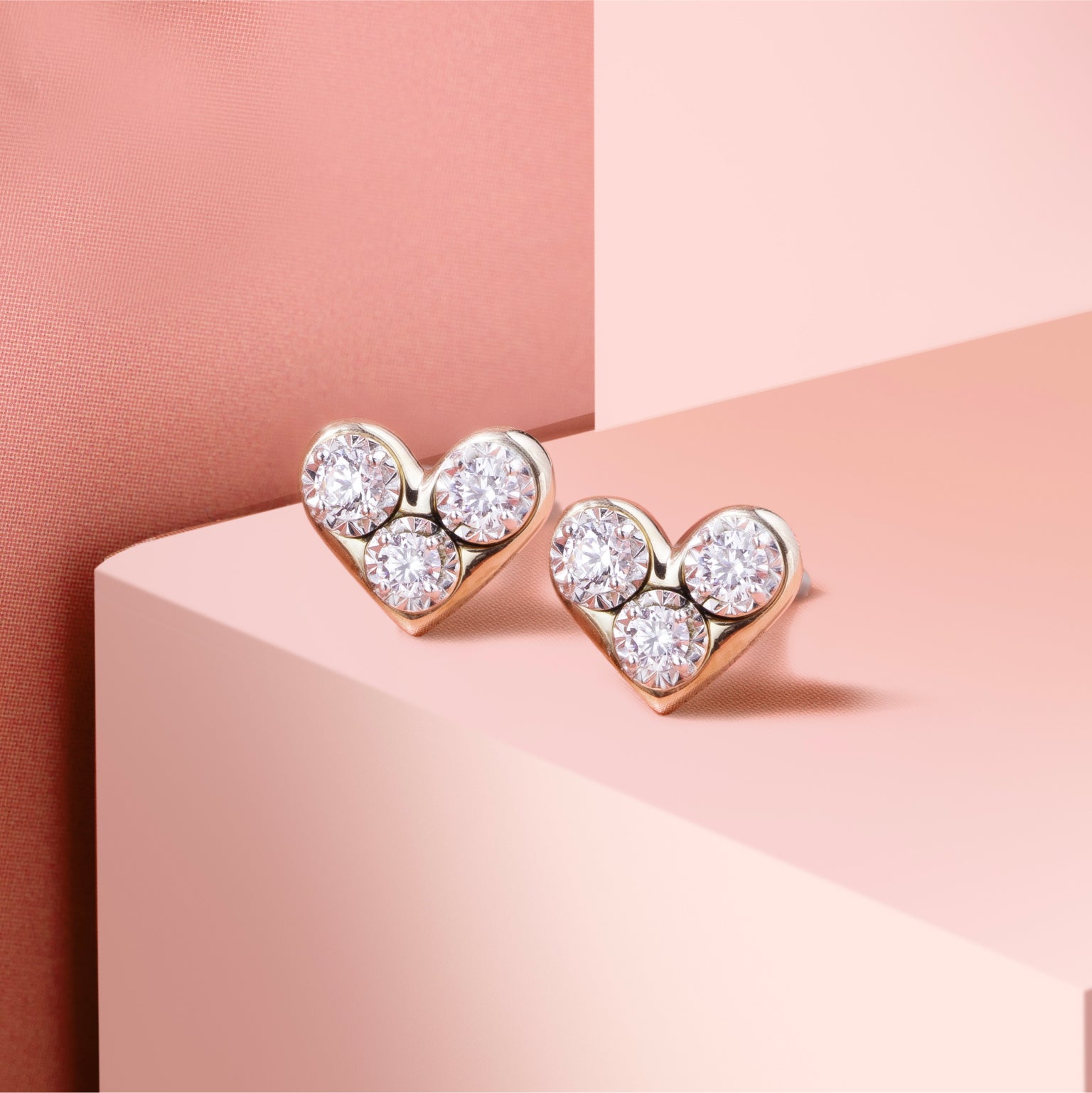 ต่างหูเพชร Valentine's Collection Love's Spark Stud Earrings